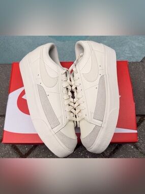 NIKE BLAZER LOW PLATFORM – SIZE 10 WOMEN’S SNEAKERS SAIL DJ0292-105